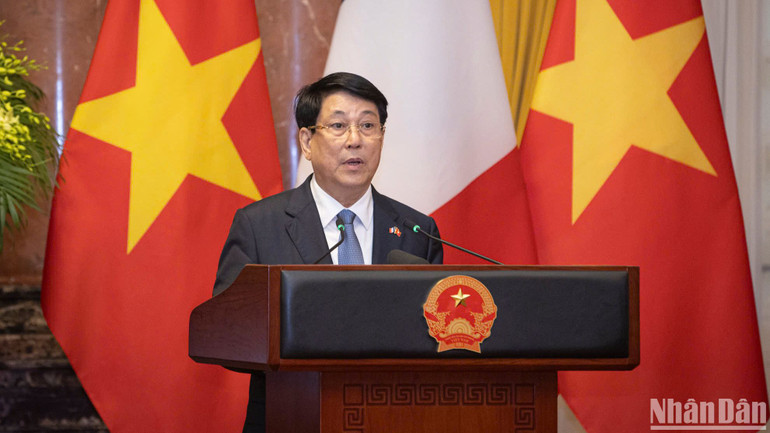 Chủ tịch nước Lương Cường phát biểu tại buổi gặp gỡ báo chí. Chủ tịch nước Lương Cường phát biểu tại buổi gặp gỡ báo chí.