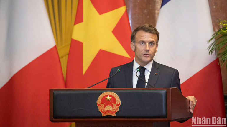 Tổng thống Pháp Emmanuel Macron phát biểu tại cuộc gặp gỡ báo chí. Tổng thống Pháp Emmanuel Macron phát biểu tại cuộc gặp gỡ báo chí.