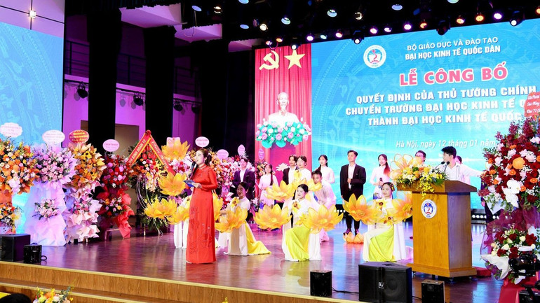 Biểu diễn văn nghệ tại buổi lễ.