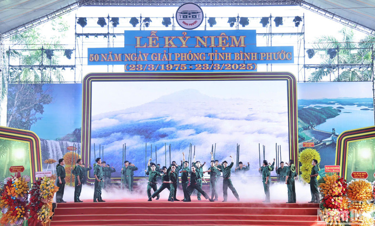 Tiết mục văn nghệ tại Lễ kỷ niệm.