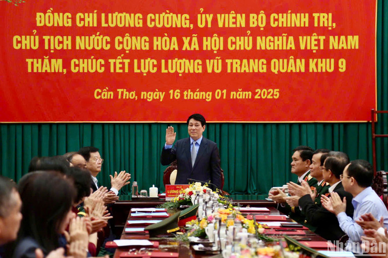 Chủ tịch nước thăm chúc tết cán bộ, chiến sĩ Quân khu 9.