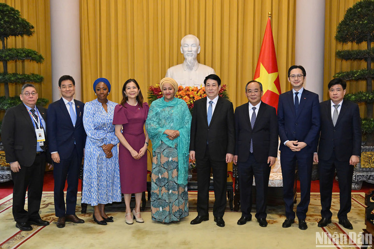 Chủ tịch nước Lương Cường, Phó Tổng Thư ký Liên hợp quốc Amina Mohammed và các đại biểu dự buổi tiếp. Chủ tịch nước Lương Cường, Phó Tổng Thư ký Liên hợp quốc Amina Mohammed và các đại biểu dự buổi tiếp.