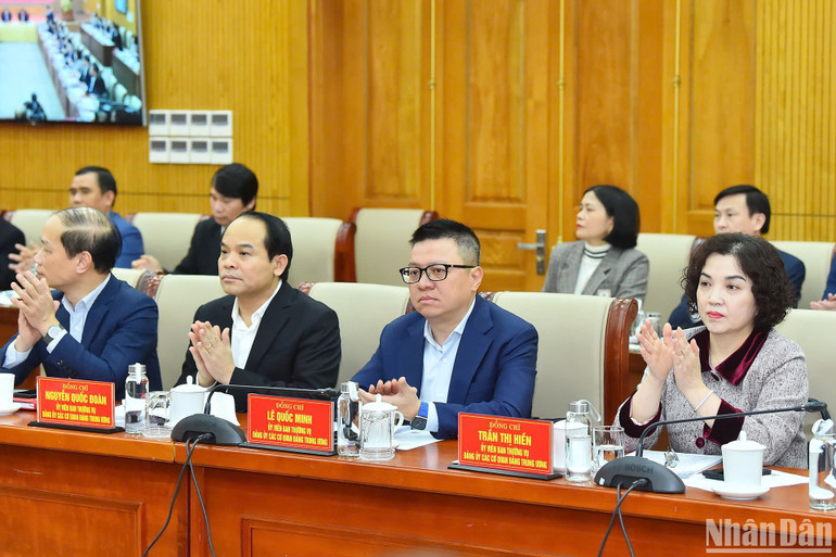 Các đại biểu tham dự hội nghị.