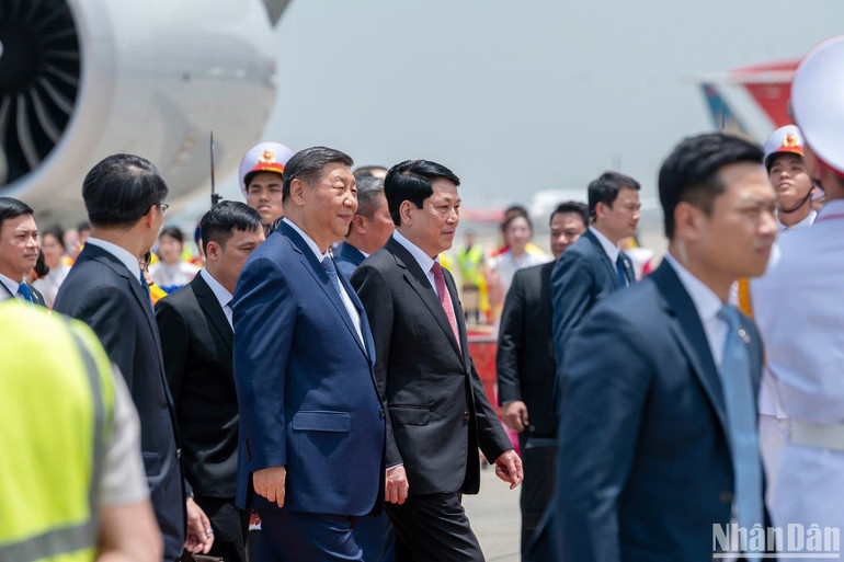 Chủ tịch nước Lương Cường đón Tổng Bí thư, Chủ tịch Trung Quốc Tập Cận Bình Chủ tịch nước Lương Cường đón Tổng Bí thư, Chủ tịch Trung Quốc Tập Cận Bình