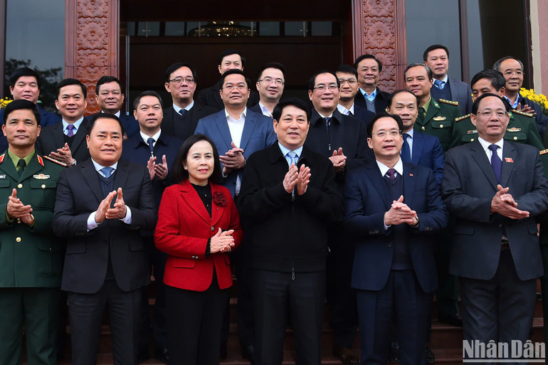 Chủ tịch nước và các đại biểu tại buổi làm việc. (Ảnh: Thủy Nguyên) Chủ tịch nước và các đại biểu tại buổi làm việc. (Ảnh: Thủy Nguyên)