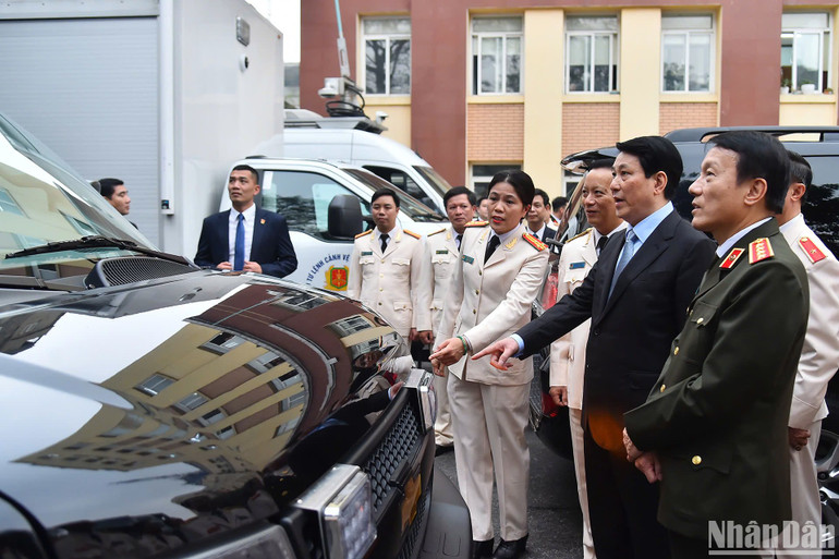 Chủ tịch nước Lương Cường thăm, chúc tết Bộ tư lệnh Cảnh vệ.