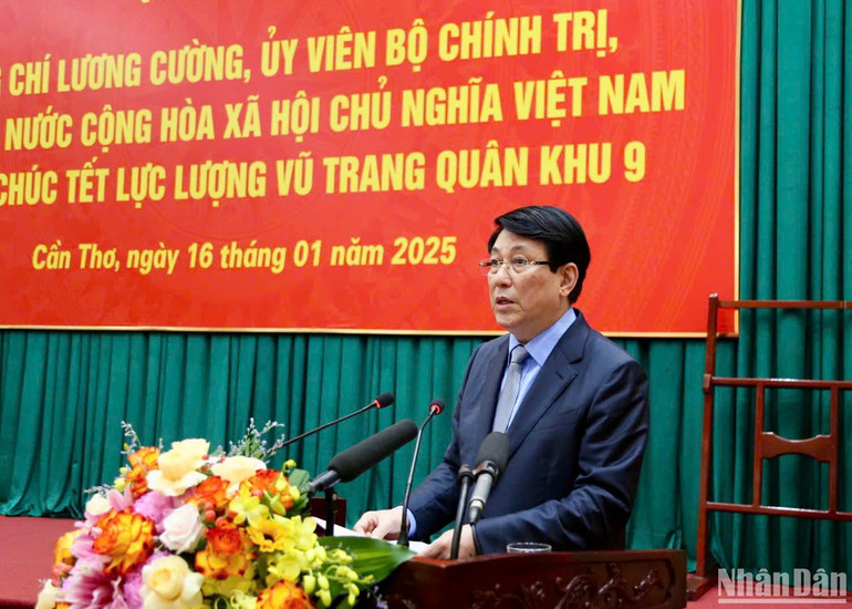 Chủ tịch nước phát biểu chúc Tết cán bộ, chiến sĩ.