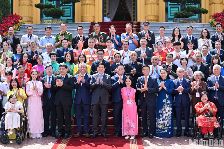 Chủ tịch nước và các điển hình tiêu biểu chương trình "Việc tử tế".