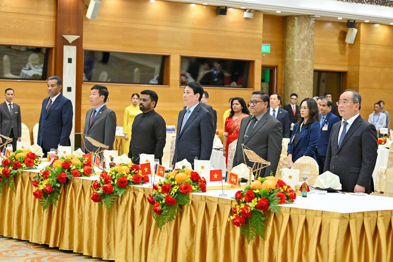 Các đại biểu tại buổi chiêu đãi. Các đại biểu tại buổi chiêu đãi.