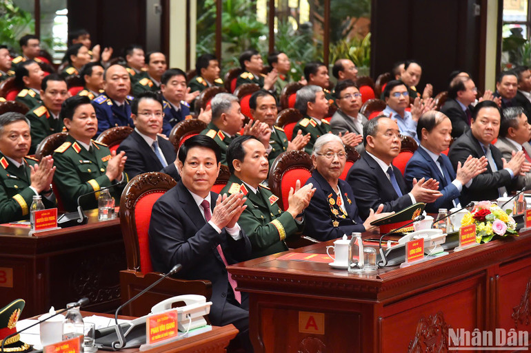 Chủ tịch nước và các đại biểu tham dự buổi lễ.