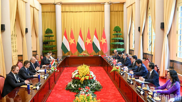 Toàn cảnh hội đàm.