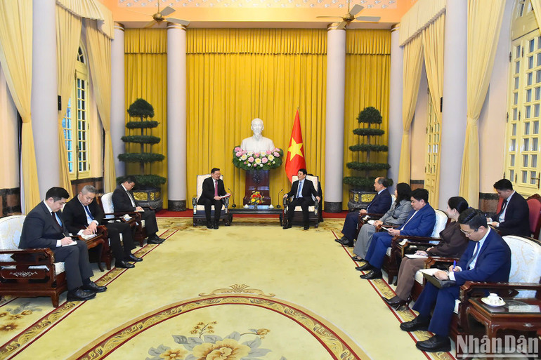 Toàn cảnh buổi tiếp. Toàn cảnh buổi tiếp.