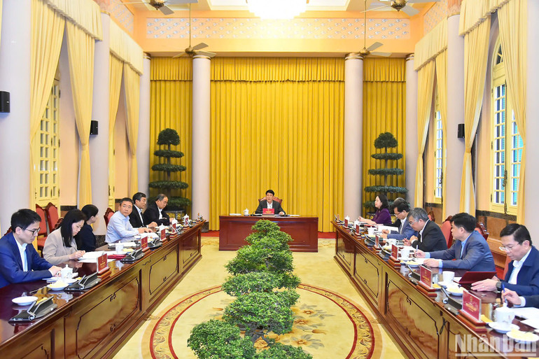 Chủ tịch nước Lương Cường làm việc với Văn phòng Chủ tịch nước và các đơn vị liên quan về một số nhiệm vụ trọng tâm.