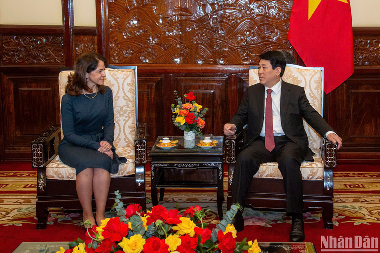 Chủ tịch nước tiếp Đại sứ Colombia. (Ảnh THỦY NGUYÊN) Chủ tịch nước tiếp Đại sứ Colombia. (Ảnh THỦY NGUYÊN)