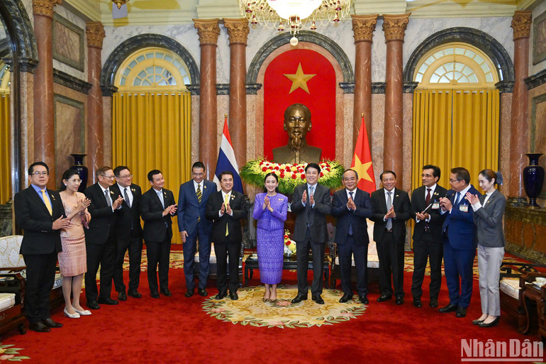 Các đại biểu hai nước tại buổi tiếp. Các đại biểu hai nước tại buổi tiếp.