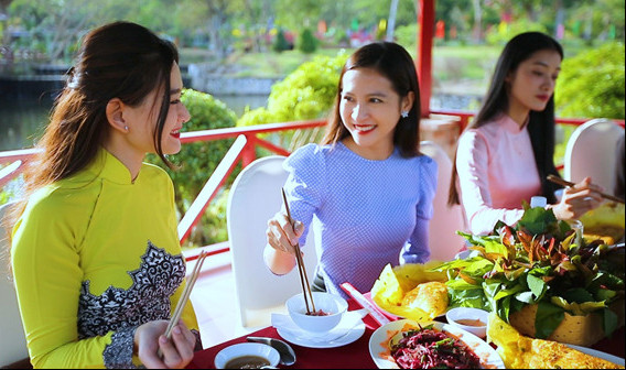 Dạo “thiên đường” Buffet các món ngon ở cáp treo Núi Cấm ảnh 1