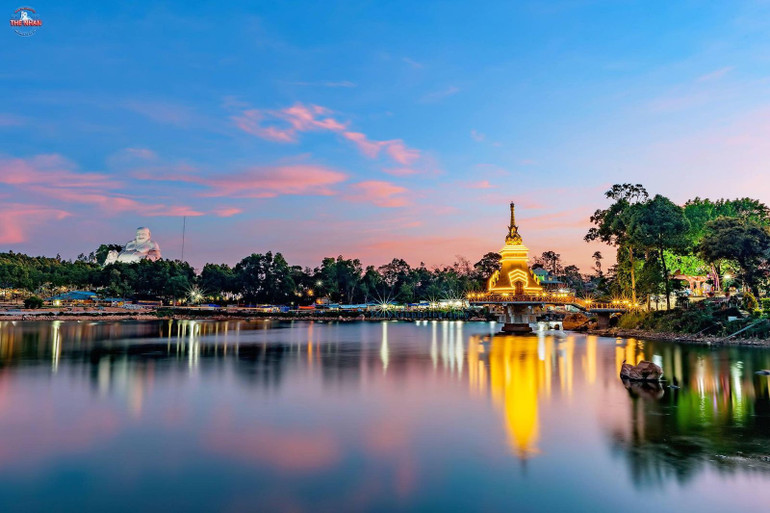 Một thoáng yên ả bên bờ Hồ Thủy Liêm trên đỉnh Núi Cấm. Một thoáng yên ả bên bờ Hồ Thủy Liêm trên đỉnh Núi Cấm.