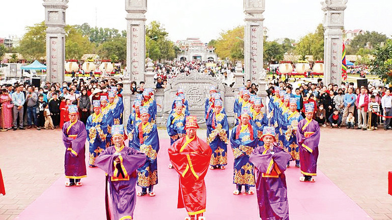 Lễ tế mở cửa đền Xương Giang xuân Ất Tỵ. (Ảnh Ðỗ Quyên)