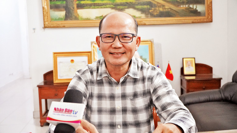 Nhà nghiên cứu Uch Leang, Viện Hàn lâm Hoàng gia Campuchia Nhà nghiên cứu Uch Leang, Viện Hàn lâm Hoàng gia Campuchia