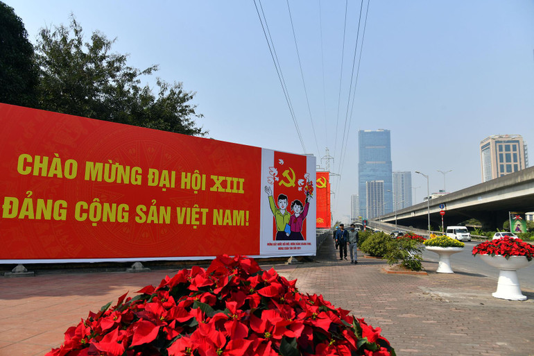 Đại hội XIII của Đảng đã khẳng định và bổ sung một số định hướng lớn, kiên quyết, kiên trì đấu tranh ngăn chặn, đẩy lùi tham nhũng, tiêu cực. Ảnh: DUY LINH