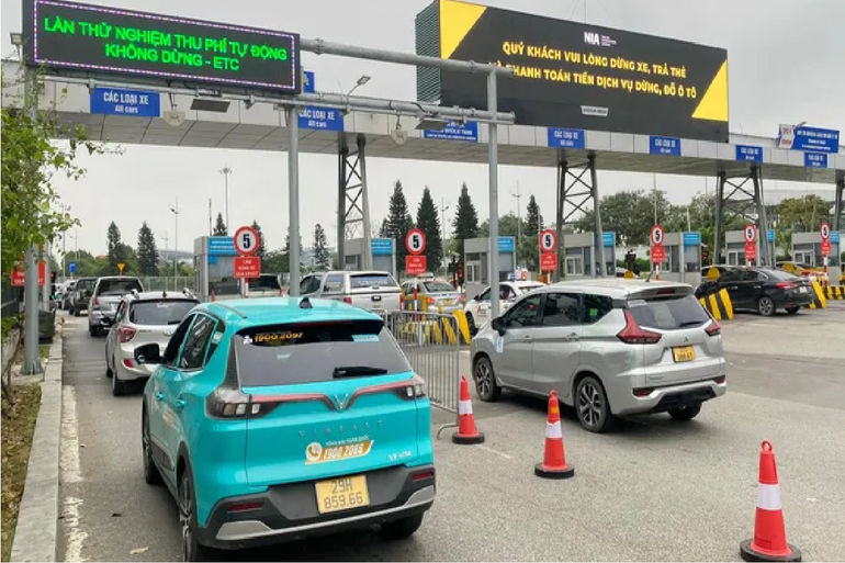 Thu phí không dừng hiện đang được triển khai, mở rộng tại các sân bay trên cả nước và áp dụng thu phí không tiền mặt tại các bãi đỗ xe ở các thành phố lớn như Hà Nội, TP Hồ Chí Minh