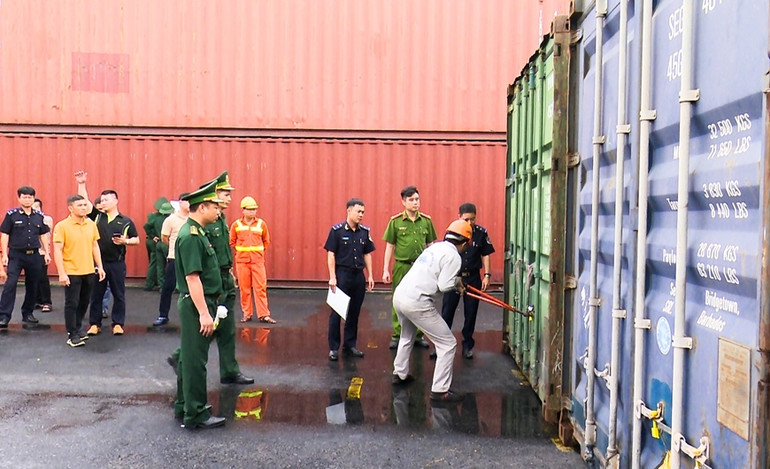 BĐBP thành phố Hải Phòng chủ trì, phối hợp lực lượng chức năng kiểm tra container - tang vật Chuyên án HP 424.p.