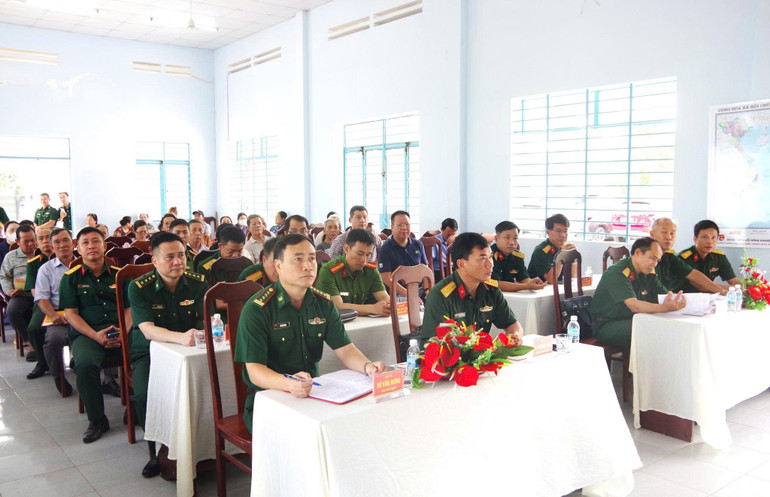 Hội nghị tuyên truyền, phổ biến Luật Phòng thủ dân sự và các văn bản pháp luật cho ngư dân.