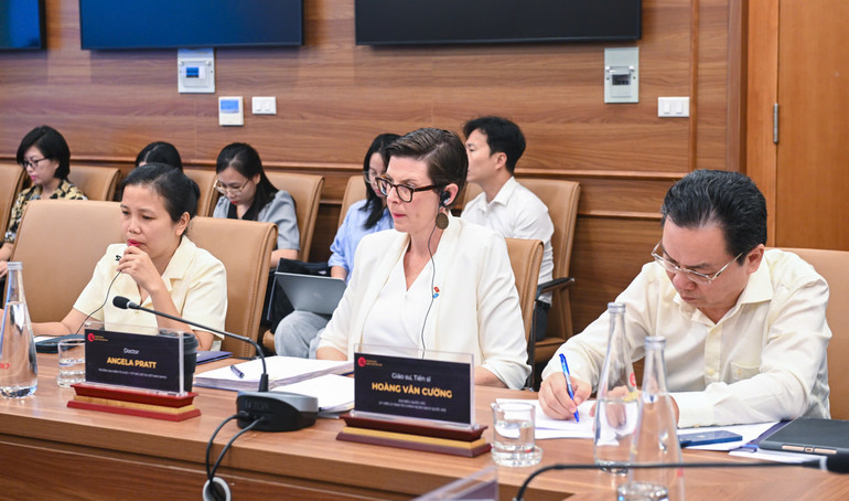 Các đại biểu tham dự tọa đàm.