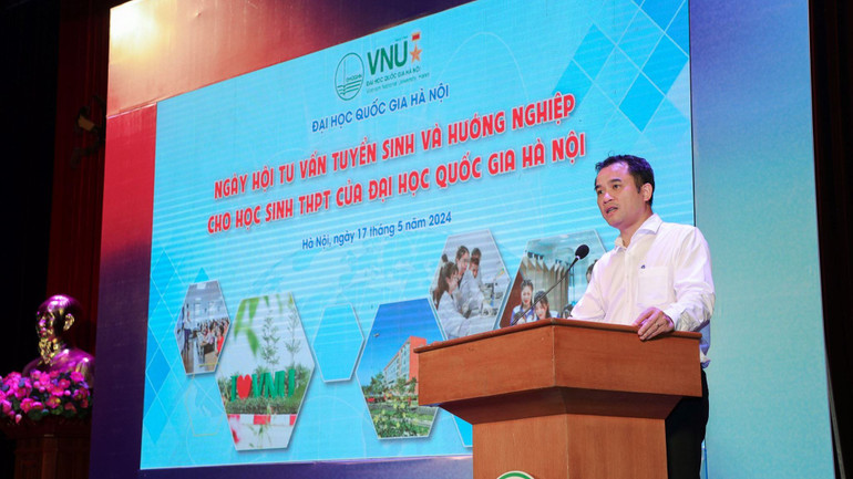 Phó Giám đốc Đại học Quốc gia Hà Nội, Phó Giáo sư, Tiến sĩ Phạm Bảo Sơn chia sẻ tại ngày hội.