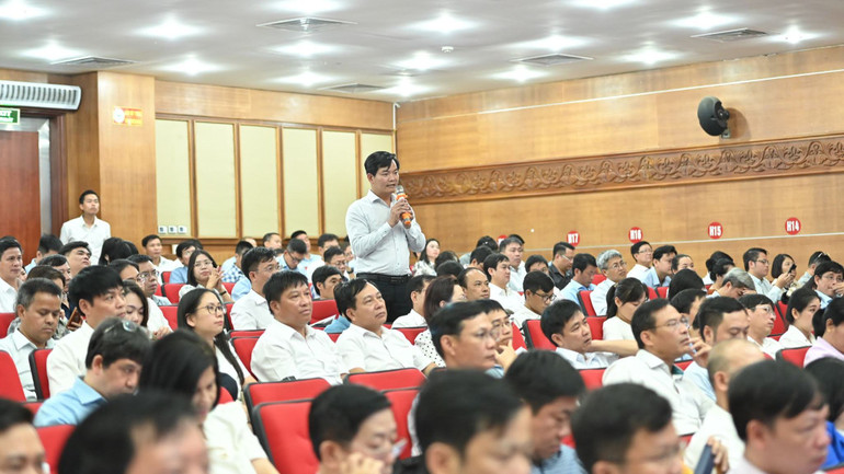 Địa biểu tham luận tại Hội nghị.