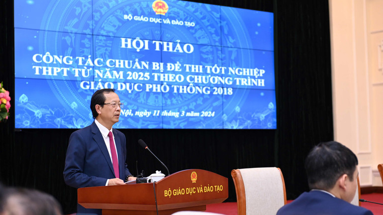 Thứ trưởng Giáo dục và Đào tạo Phạm Ngọc Thưởng phát biểu tại hội thảo.