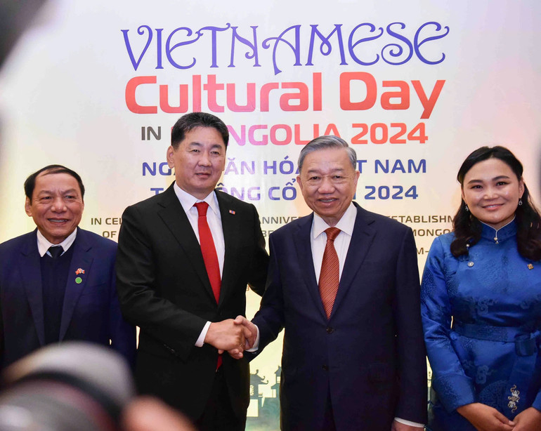 Tổng Bí thư, Chủ tịch nước Tô Lâm và Tổng thống Mông Cổ Ukhnaagiin Khurelsukh tại chương trình Ngày văn hóa Việt Nam tại Mông Cổ. Tổng Bí thư, Chủ tịch nước Tô Lâm và Tổng thống Mông Cổ Ukhnaagiin Khurelsukh tại chương trình Ngày văn hóa Việt Nam tại Mông Cổ.