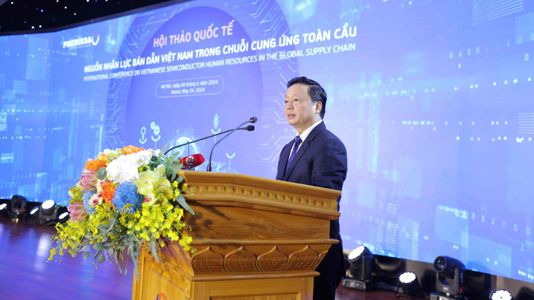 Phó Thủ tướng Chính phủ Trần Hồng Hà phát biểu ý kiến tại hội thảo. Ảnh: Lệ Cẩm.