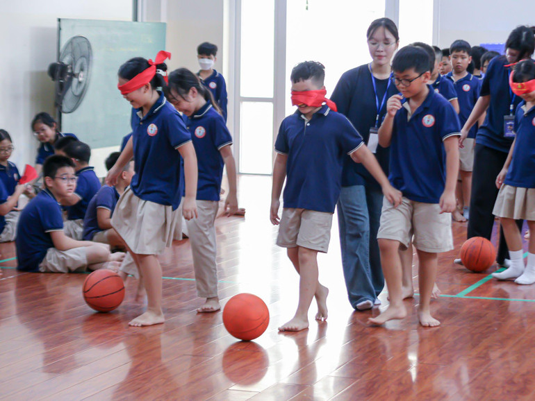 Hội thao bao gồm 10 chặng trò chơi với sự tham gia của 10 đội học sinh.