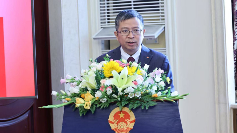 Đồng chí Phạm Thanh Bình, Bí thư Đảng ủy, Đại sứ Việt Nam tại Trung Quốc, phát biểu ý kiến khai mạc Đại hội.