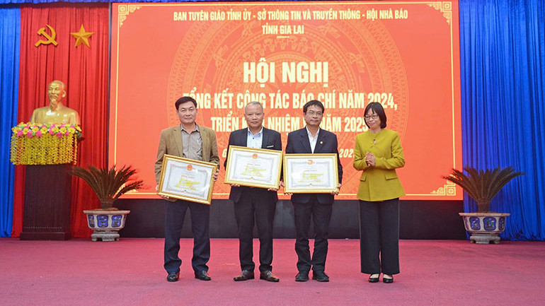 Gia Lai: Tổng kết công tác báo chí năm 2024 ảnh 3 Gia Lai: Tổng kết công tác báo chí năm 2024 ảnh 3
