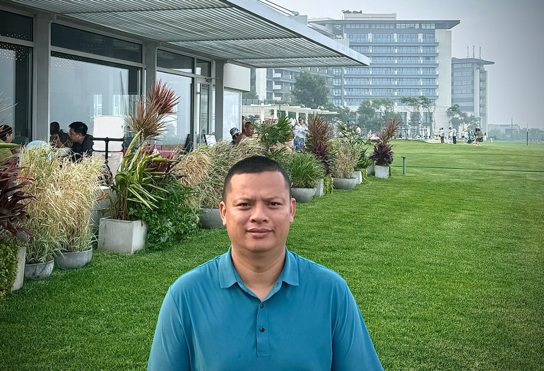 Anh Lê Ngọc Quyền, Ủy viên Ban Chấp hành Hội Doanh nghiệp Việt Nam lâm thời tại Trung Quốc. Anh Lê Ngọc Quyền, Ủy viên Ban Chấp hành Hội Doanh nghiệp Việt Nam lâm thời tại Trung Quốc.