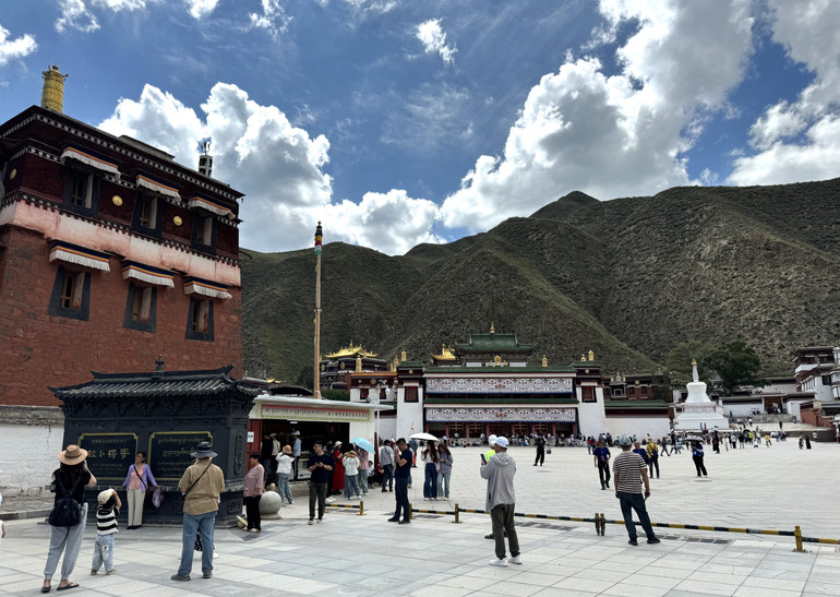 Ngôi chùa này có lịch sử lâu đời, được xây dựng từ năm 1.709 đời nhà Thanh.