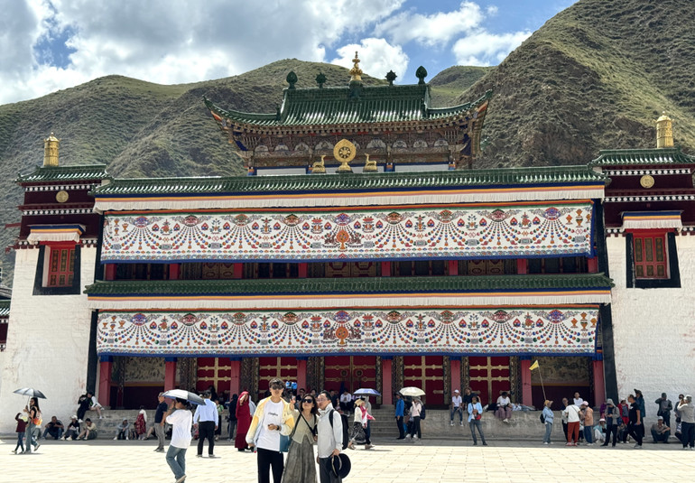 Kiến trúc độc đáo, đặc trưng của dân tộc Tạng.