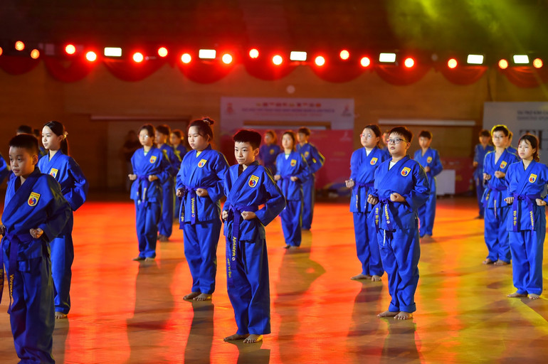 ASG lần thứ 13 là cơ hội để các thầy cô giáo, các em vận động viên học sinh được giao lưu, học hỏi, nâng cao trình độ tổ chức và thành tích chuyên môn trong thể thao học đường. ASG lần thứ 13 là cơ hội để các thầy cô giáo, các em vận động viên học sinh được giao lưu, học hỏi, nâng cao trình độ tổ chức và thành tích chuyên môn trong thể thao học đường.