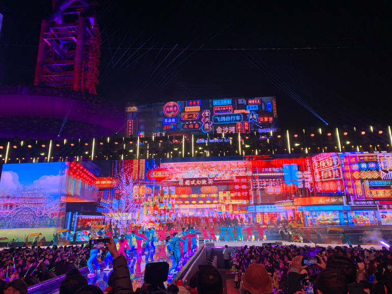 Màn biểu diễn rực rỡ sắc màu tại sự kiện.