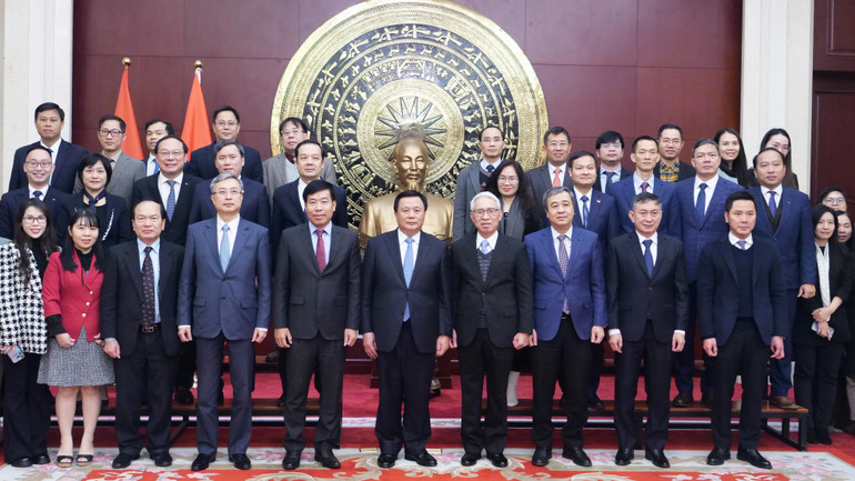 Đồng chí Nguyễn Xuân Thắng và Đoàn thăm Đại sứ quán Việt Nam tại Trung Quốc.