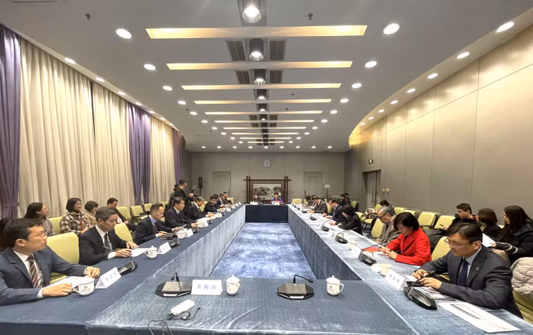 Đoàn công tác của Bộ Giáo dục và Đào tạo làm việc với lãnh đạo Đại học Thanh Hoa. Đoàn công tác của Bộ Giáo dục và Đào tạo làm việc với lãnh đạo Đại học Thanh Hoa.