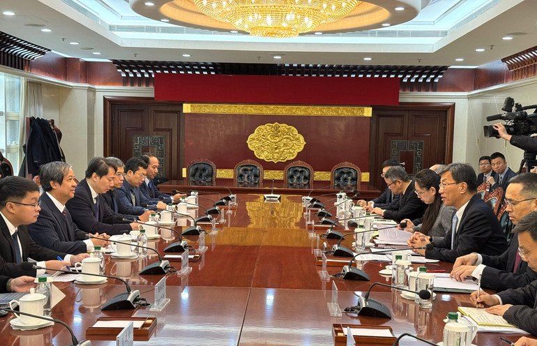 Hội đàm giữa Bộ trưởng Giáo dục và Đào tạo Nguyễn Kim Sơn và Bộ trưởng Giáo dục Trung Quốc Hoài Tiến Bằng.