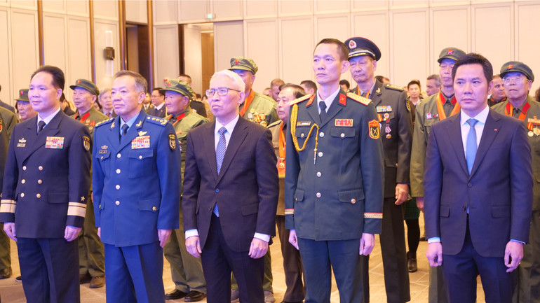 Các quan khách Việt Nam và Trung Quốc tại sự kiện.