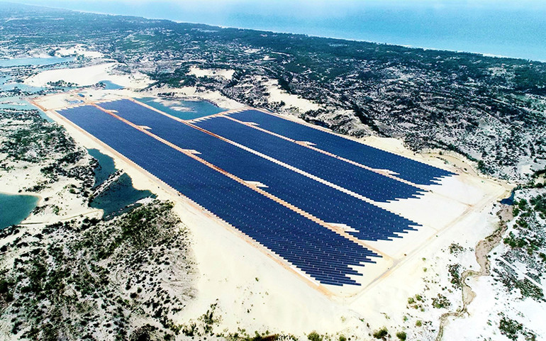 Nhà máy điện mặt trời Dowha ở huyện Lệ Thủy (Quảng Bình).