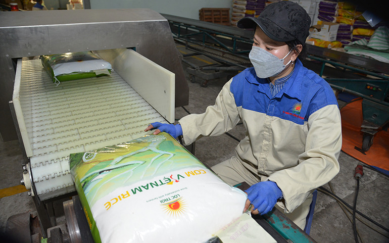 Dây chuyền sản xuất gạo "Cơm ViệtNam Rice" xuất khẩu. Dây chuyền sản xuất gạo "Cơm ViệtNam Rice" xuất khẩu.