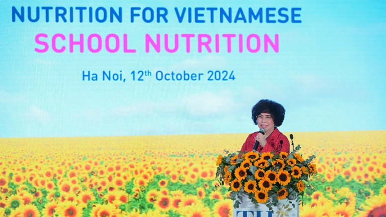 Anh hùng Lao động Thái Hương chia sẻ những đóng góp của doanh nghiệp trong xây dựng, triển khai các chương trình dinh dưỡng. Anh hùng Lao động Thái Hương chia sẻ những đóng góp của doanh nghiệp trong xây dựng, triển khai các chương trình dinh dưỡng.