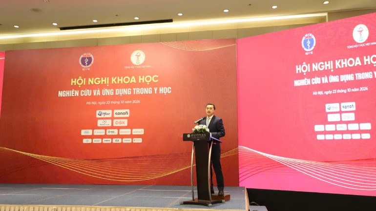 Thứ trưởng Y tế Trần Văn Thuấn phát biểu tại Hội nghị.