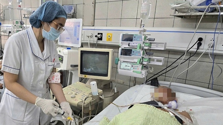 Quá trình điều trị cho bệnh nhi.